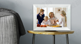 Electronic digital photo album displayer